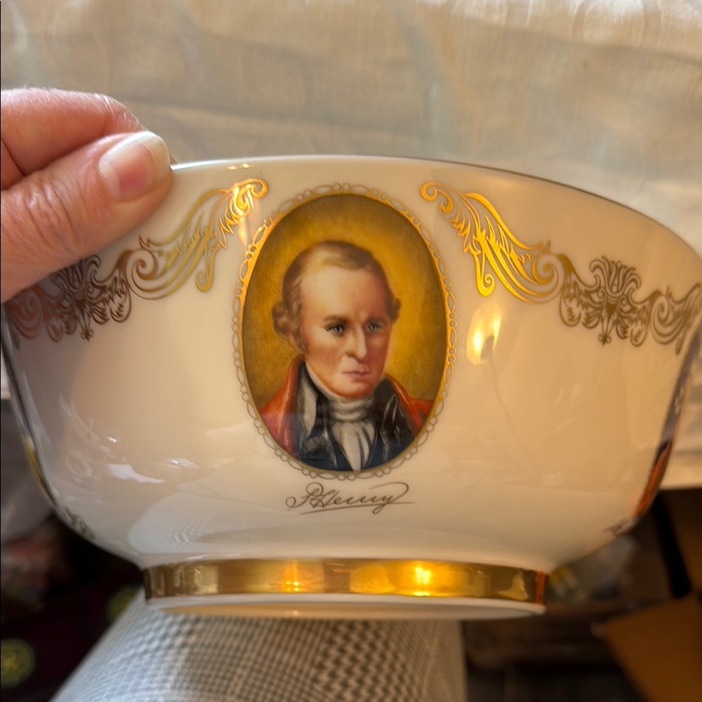 Lenox The Patriots Bowl. Special Commemorative Issue by Lenox